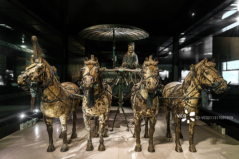 陕西西安秦始皇兵马俑博物馆馆藏秦始皇陵一号铜车马图片素材