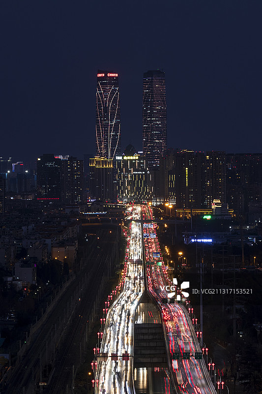 云南昆明城市地标建筑万达双塔索菲特酒店二环日落夜景风光图片素材
