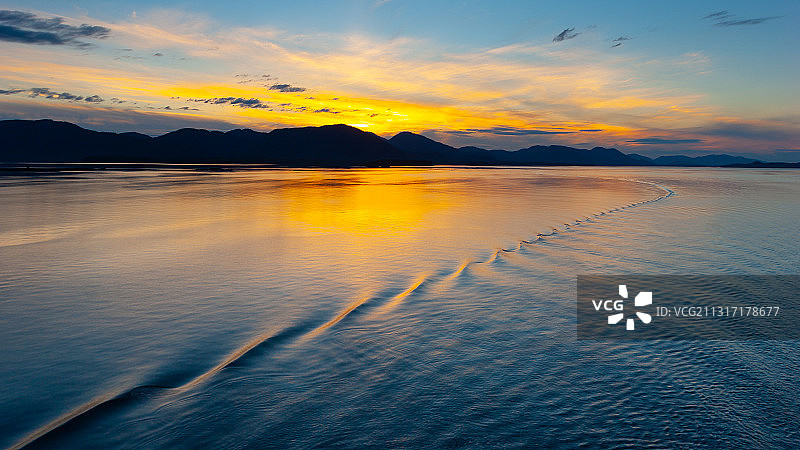 《波》乘邮轮摄于美国阿拉斯加海岸。图片素材