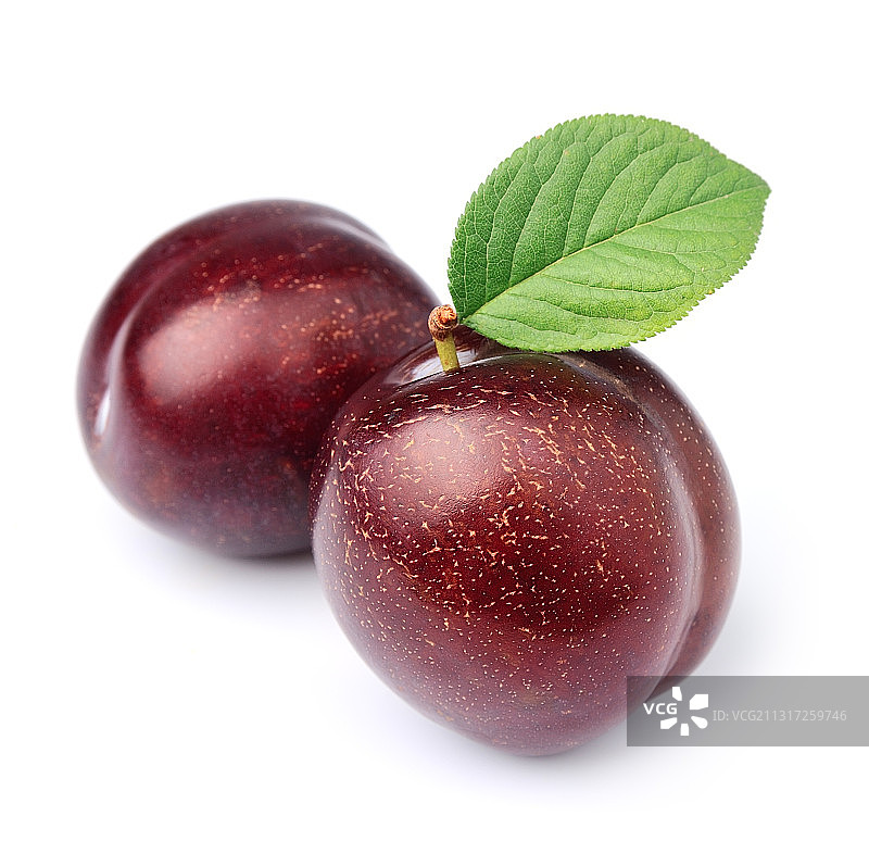 白色背景上的樱桃特写图片素材