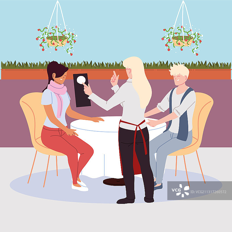 人们坐在餐厅的桌旁，有女服务员图片素材