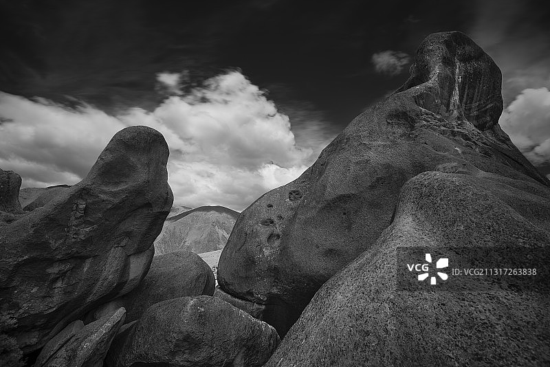 新西兰岩层仰视角度美景图片素材