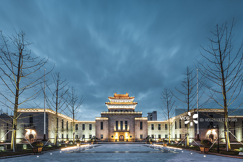 上海杨浦区图书馆新馆旧上海市图书馆仿北京鼓楼同济中学旧址夜景图片素材