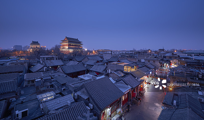 高视角拍北京四合院胡同节日装饰图片素材