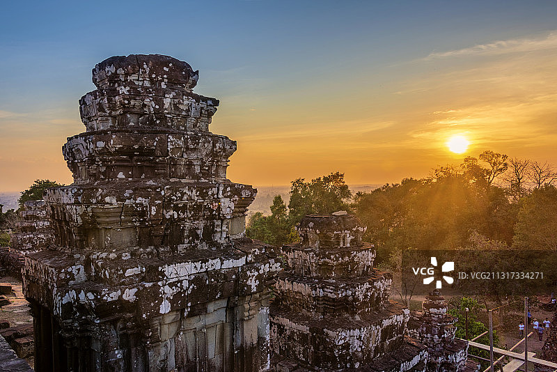 柬埔寨暹粒巴肯山落日图片素材