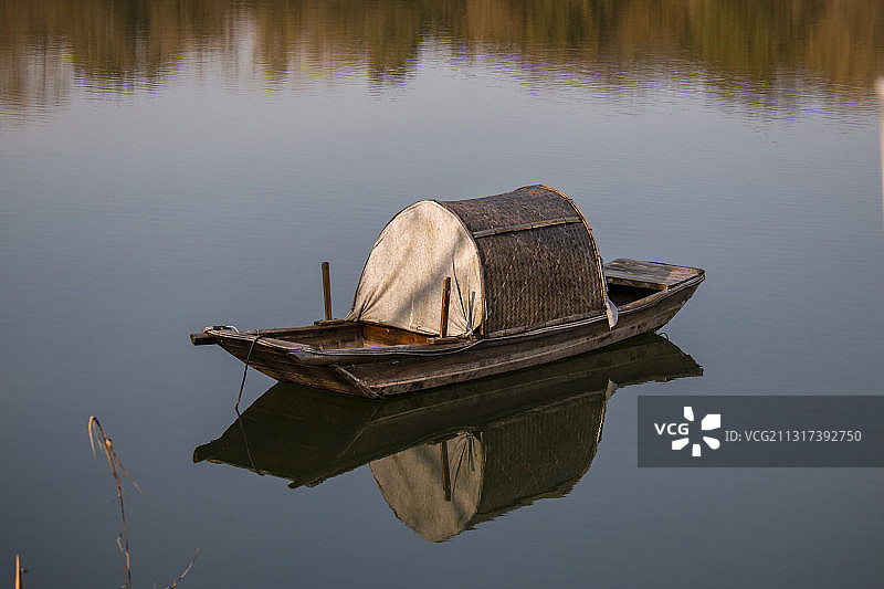 野渡无人舟自横图片素材