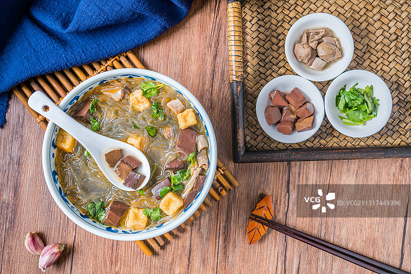 中国江苏南京美食鸭血粉丝汤图片素材