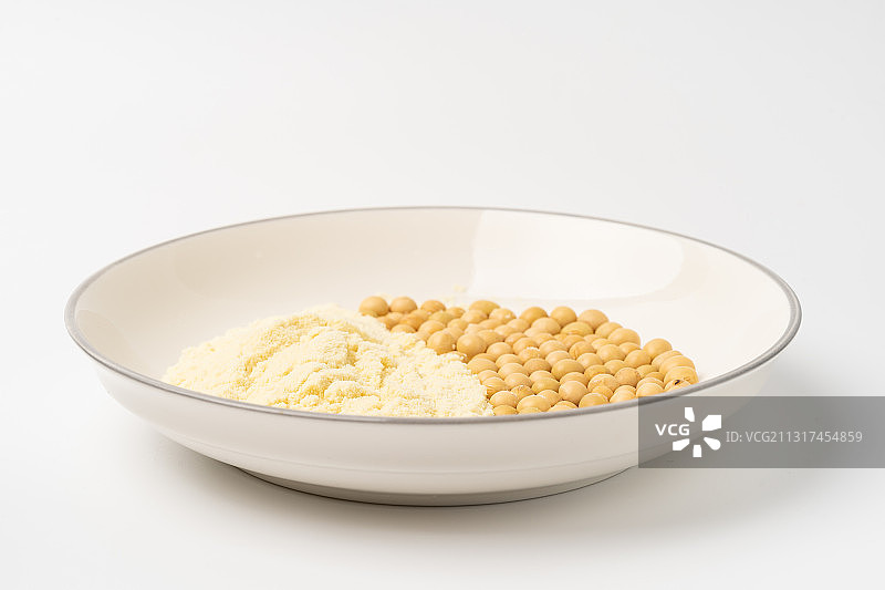 纯白色背景下的速溶豆奶图片素材