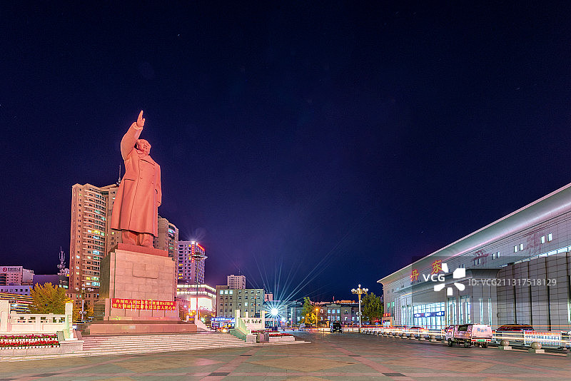 中国辽宁丹东火车站夜景图片素材