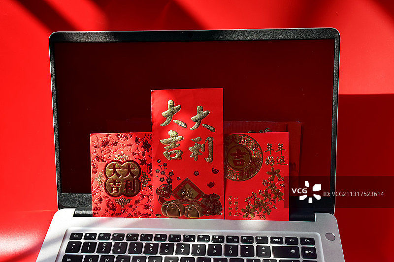 新年开工红包开工大吉电脑工作场景图片素材