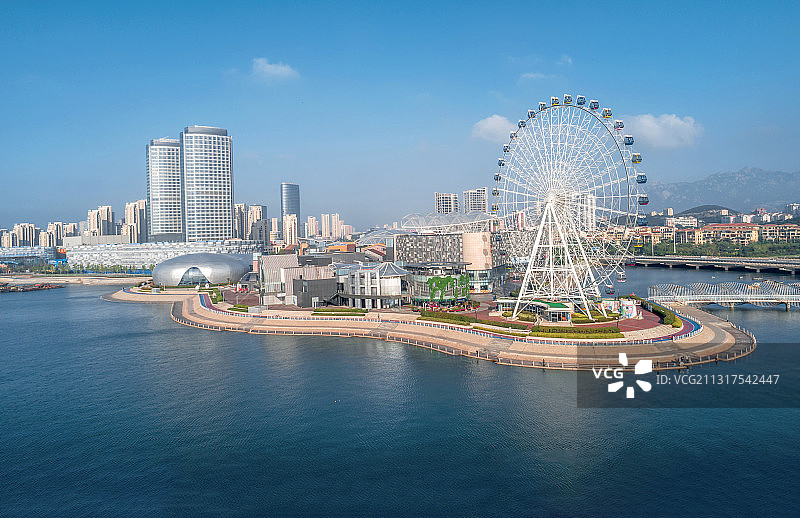 俯拍琴岛之眼摩天轮风景区图片素材