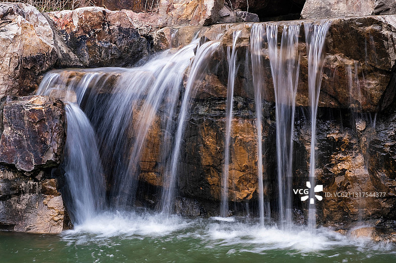 清泉石上流图片素材