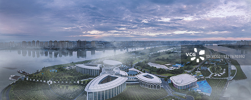 《圣莲岛》拍摄于中国四川遂宁市船山区涪江之滨。图片素材
