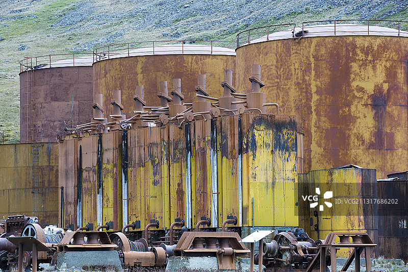 南乔治亚岛格里特维肯的旧捕鲸站，在其 58 年的运营中，处理了 53761 头被屠宰的鲸鱼。图片素材