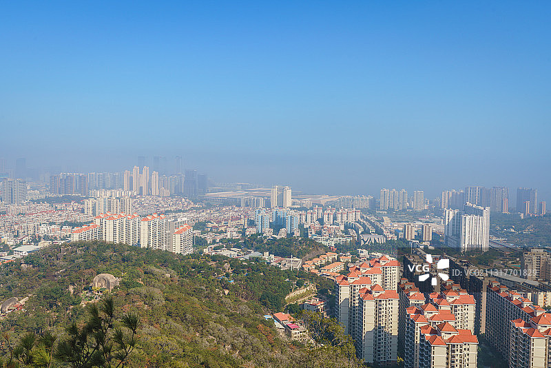 磨心山俯瞰厦门前埔城市天际线图片素材
