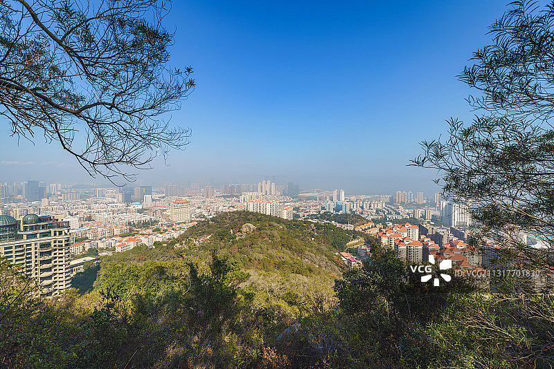 磨心山俯瞰厦门前埔城市天际线图片素材