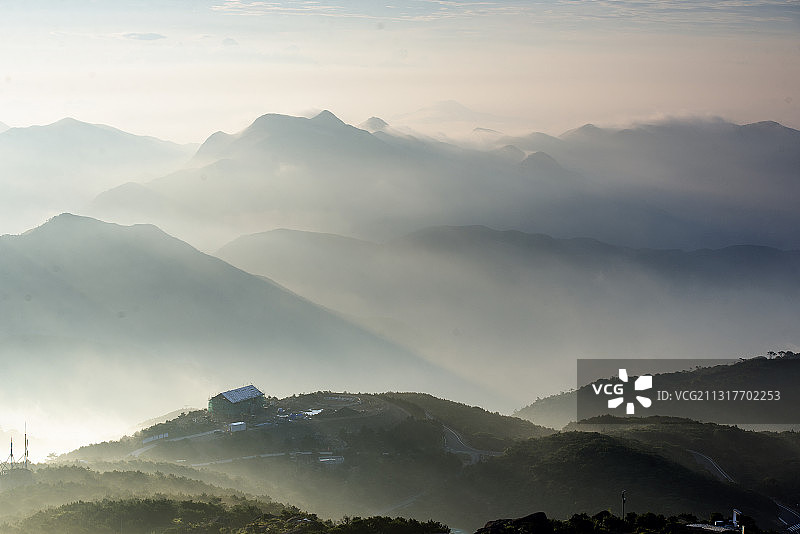 晨曦薄雾图片素材