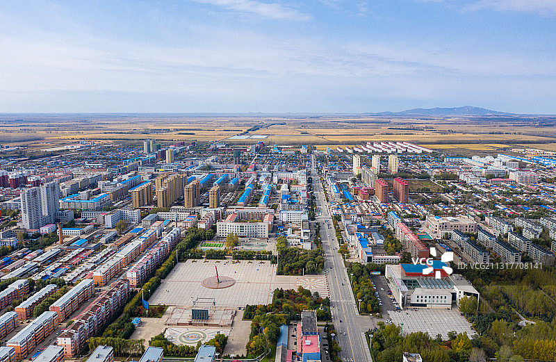 航拍黑龙江省同江市城市天际线图片素材