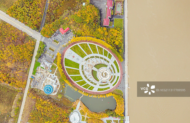 航拍黑龙江省同江市三江口景区江边广场图片素材