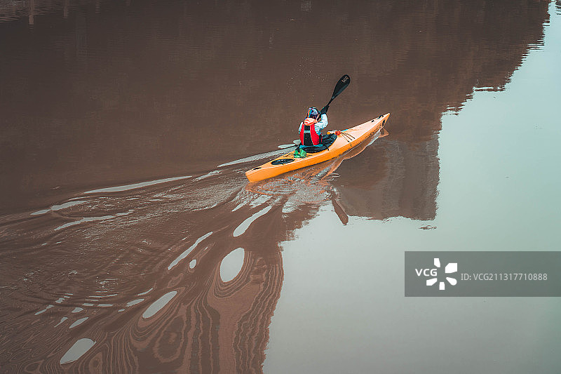 一个人的皮划艇图片素材