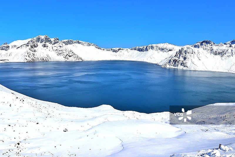 冰封天池（吉林长白山西坡）图片素材