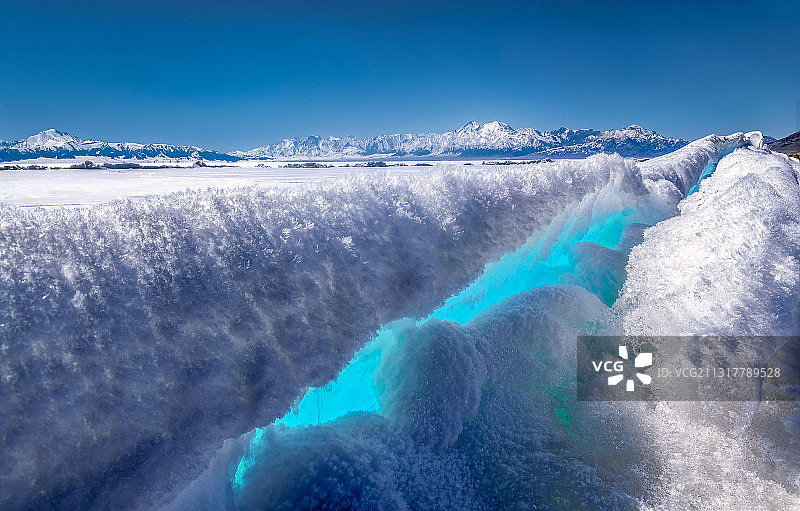 赛里木湖的蓝冰图片素材