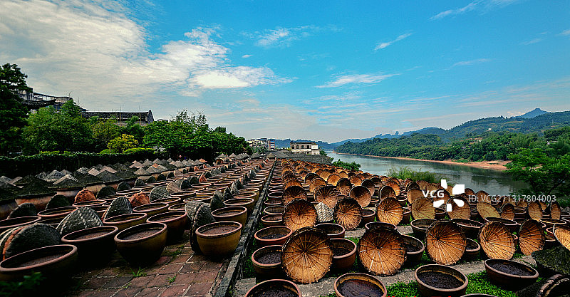 赤水河畔的酱油晒场图片素材