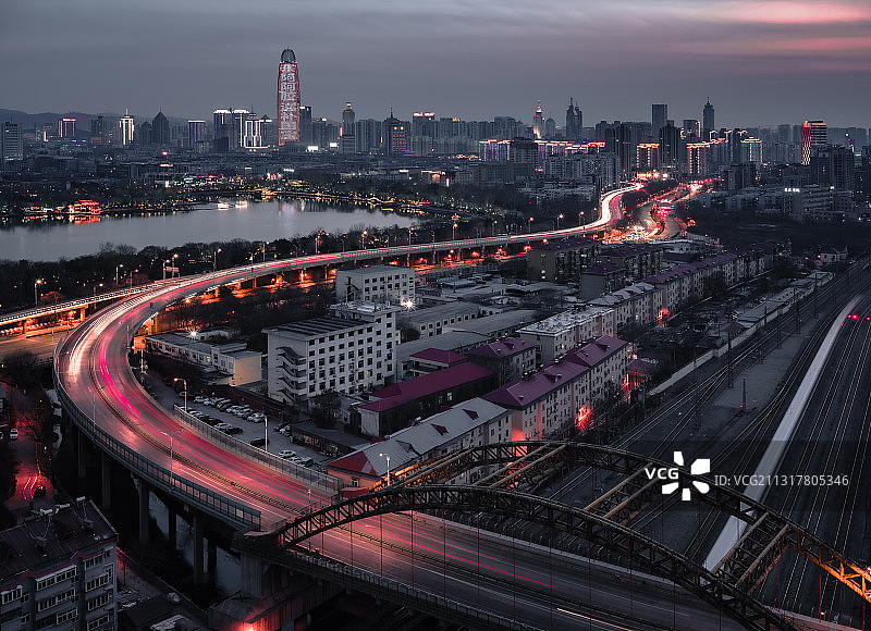 高架桥与高铁的故事图片素材