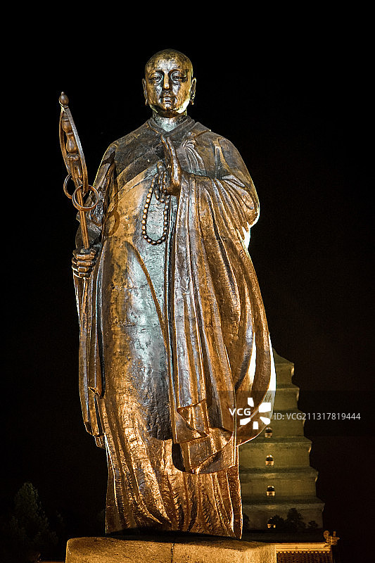 西安大雁塔-玄奘大师铜像图片素材