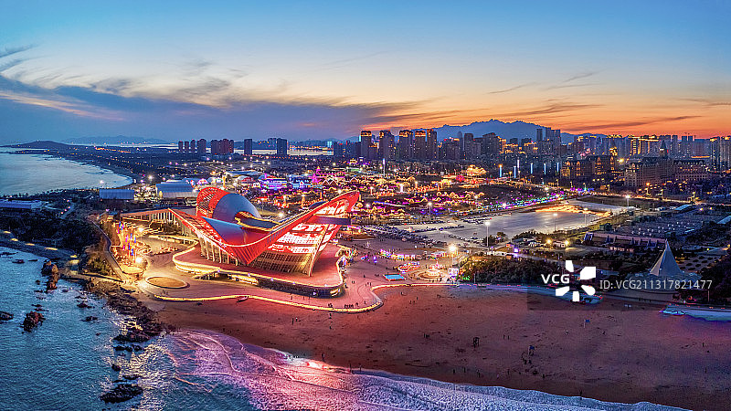 青岛西海岸新区金沙滩啤酒节主会场全景航拍夜景图图片素材