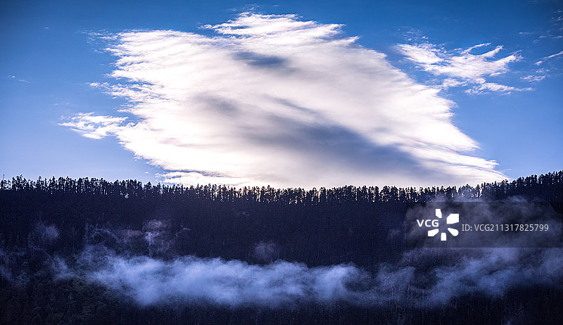 瑞彩祥云{鲁朗}图片素材