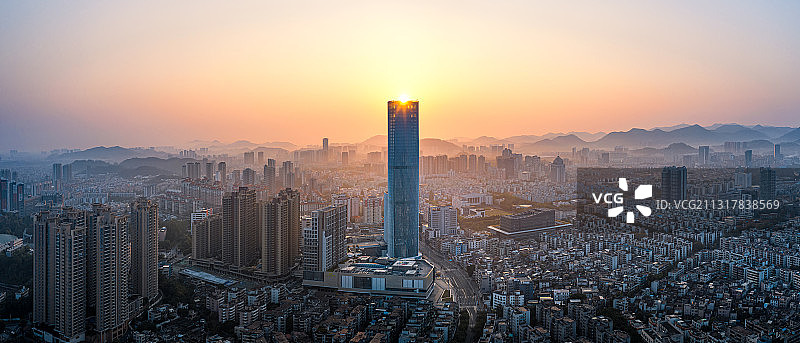 广东中山完美金鹰广场日出全景图图片素材