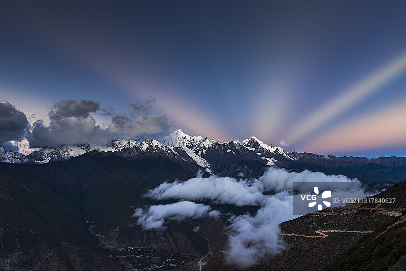 梅里拂晓图片素材