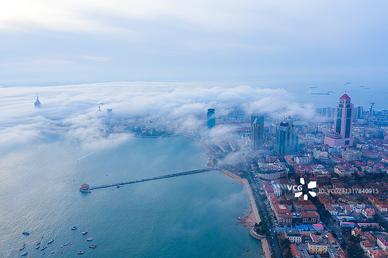 青岛老城区平流雾风光图片素材