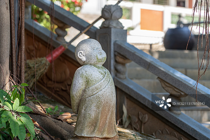 福建省泉州市清源山东麓泉州少林寺南少林镇国东禅寺小和尚石雕图片素材