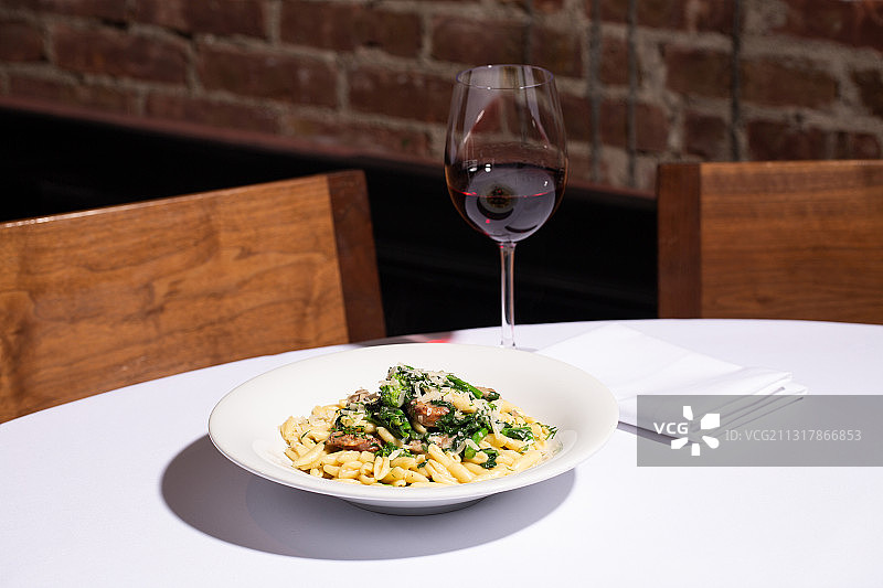 意大利猫耳面、意式芥蓝、香肠图片素材