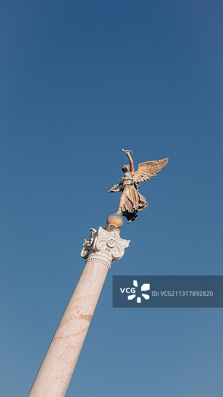 意大利罗马祖国祭坛上的胜利天使雕像。图片素材