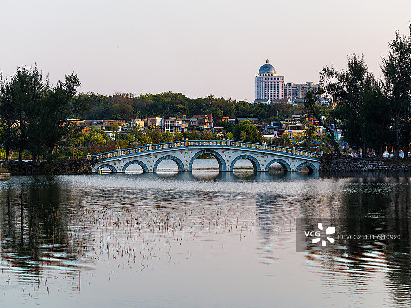 广东省肇庆市端州区七星岩七星桥 日落 星湖 湖水湖面 七孔桥图片素材
