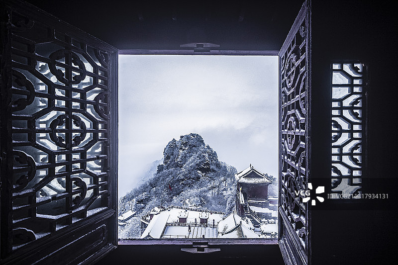 湖北十堰武当山雪景云海图片素材