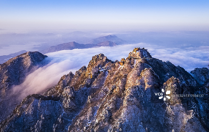 湖北十堰武当山雪景云海图片素材