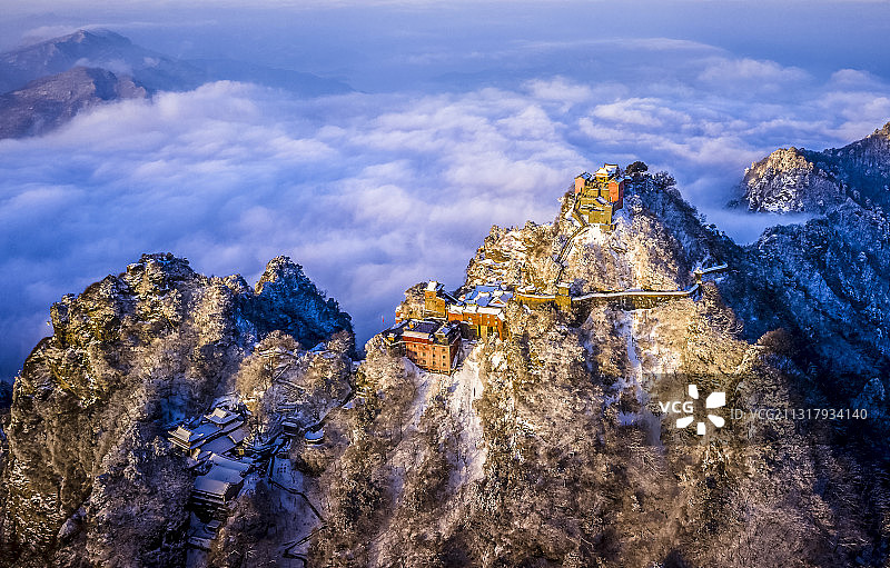 湖北十堰武当山雪景云海图片素材