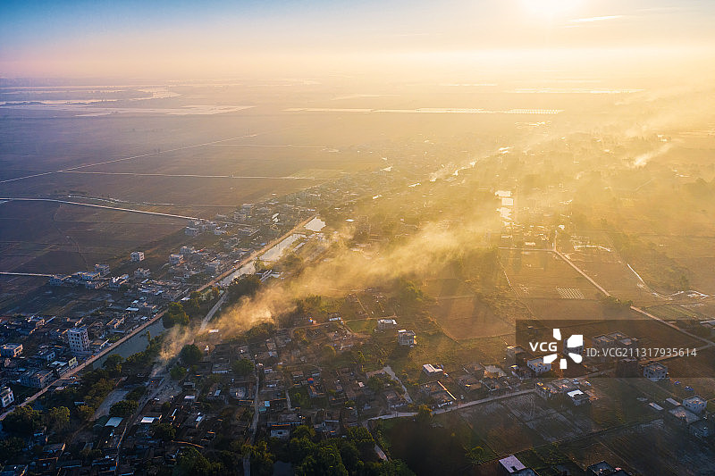 广东省湛江市雷州市农村弯曲的河流日出自然风光图片素材
