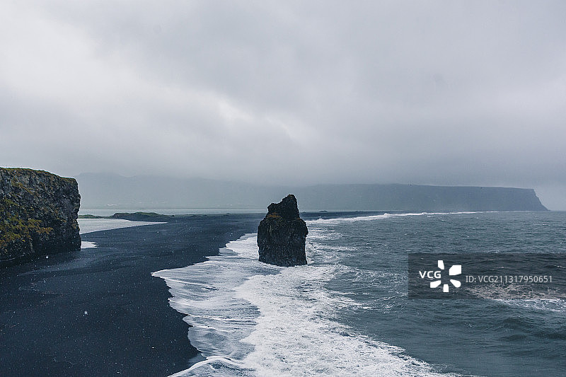 冰岛，维克，南部海岸，黑沙滩，阴天，全景图片素材