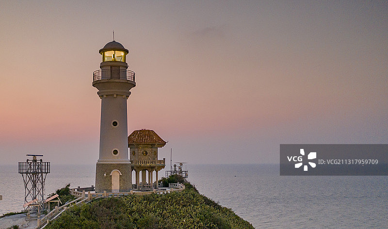 海南东方鱼鳞洲灯塔图片素材
