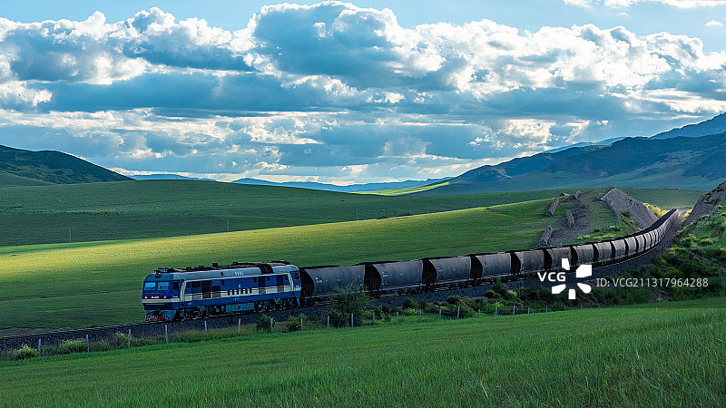草原穿行图片素材