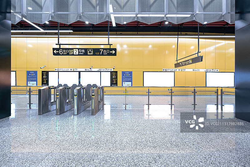 上海地铁站出口闸机图片素材