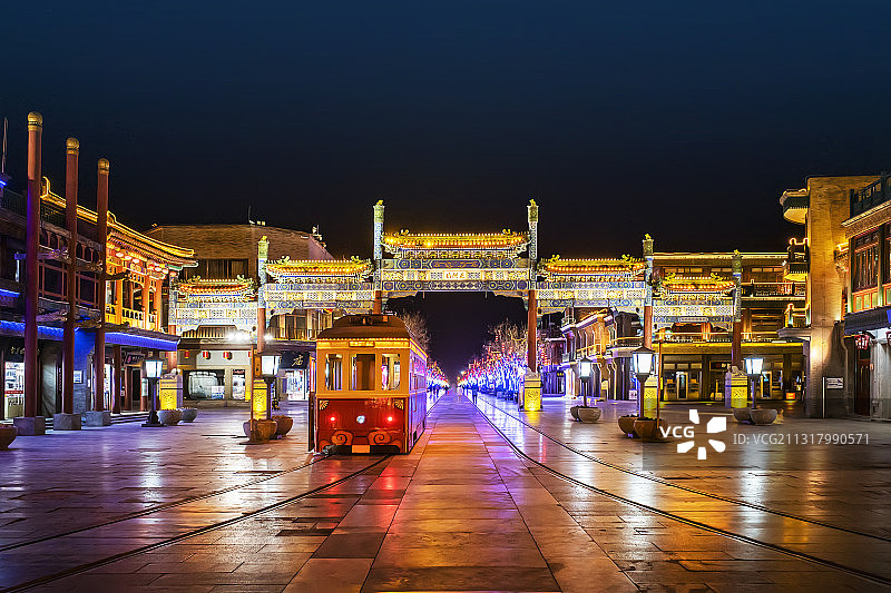 2021春节北京前门步行街张灯结彩图片素材