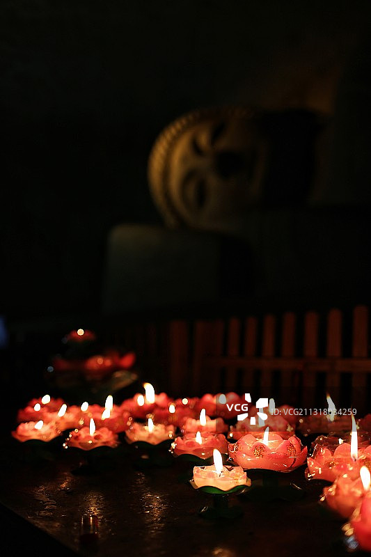 浙江新昌大佛寺卧佛图片素材