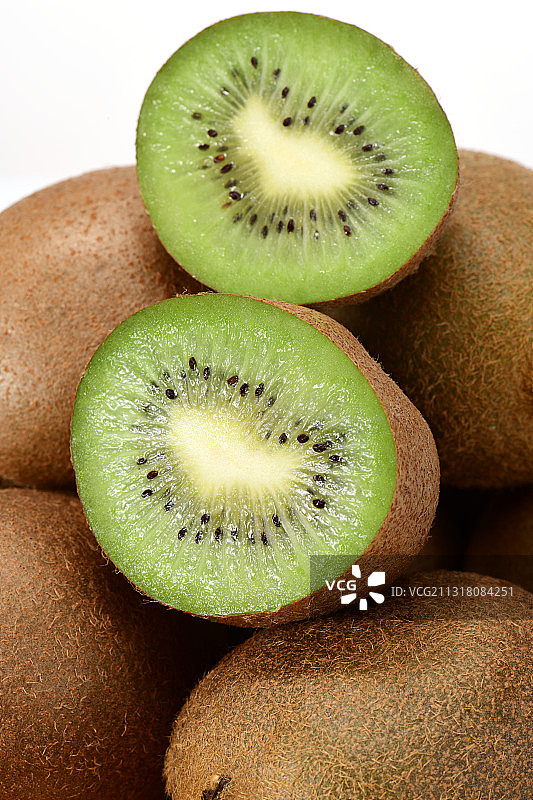 切开的猕猴桃图片素材