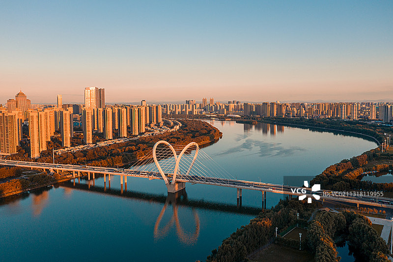 城市风光，沈阳房产建设开发，三好桥，浑河图片素材